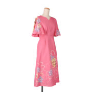 ピンクの振袖ケープスリーブドレスに咲く桜柄