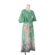 淡い緑の花柄ケープスリーブドレス